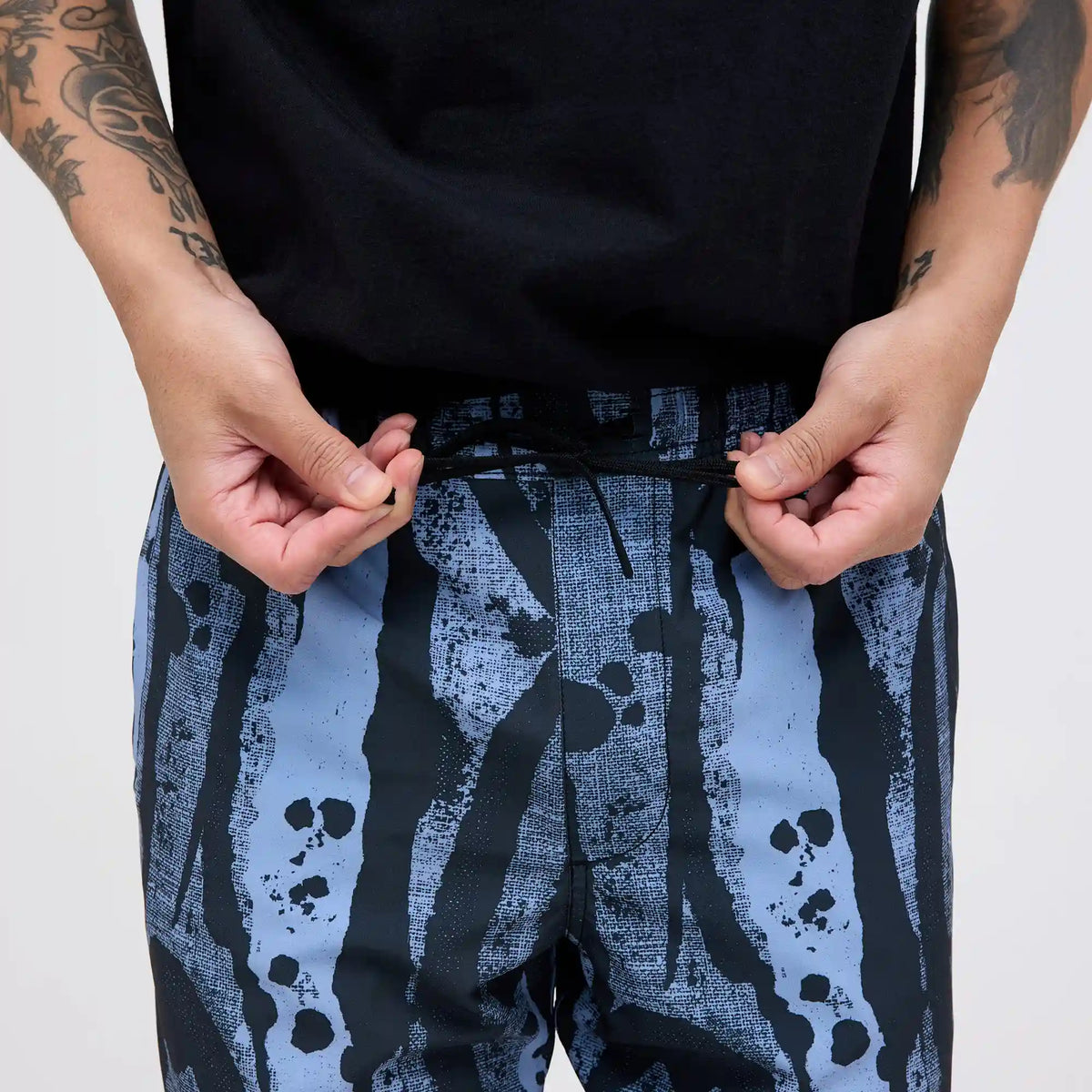 COMPLEX HYBRID SHORT 5 IN