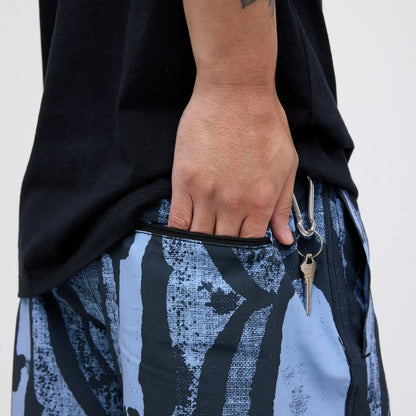 COMPLEX HYBRID SHORT 5 IN